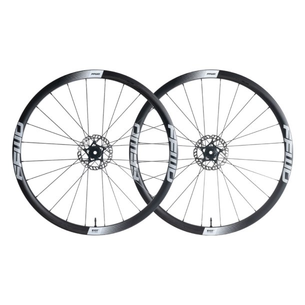 FFWD RYOT 33 - Full Carbon Clincher - Disc CenterLock  - FFWD Nav S&aelig;t - Shimano Body - Logo Hvid